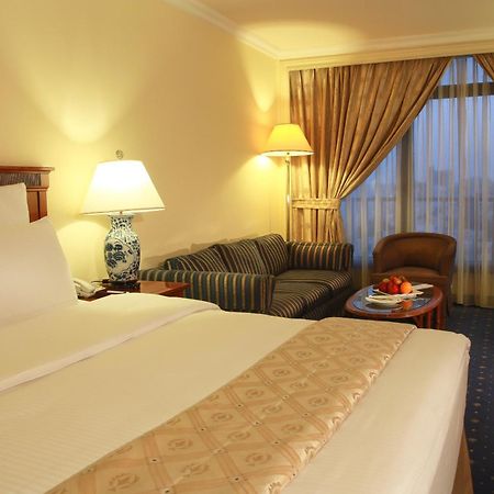 Regency Palace Amman Rum bild A room at the hotel