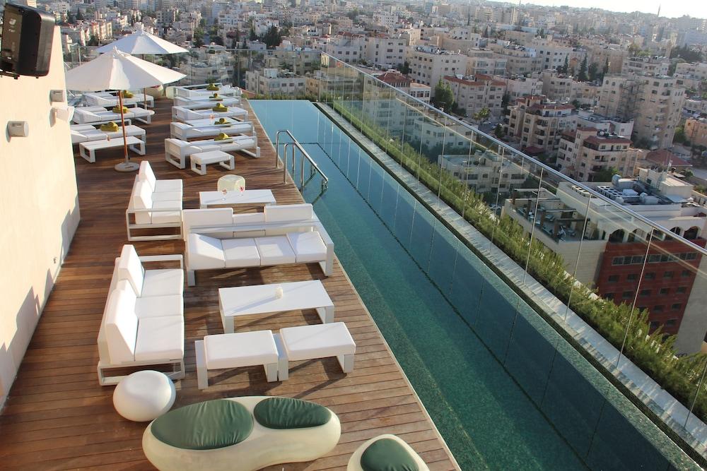 Regency Palace Amman Exteriör bild The rooftop pool at the hotel