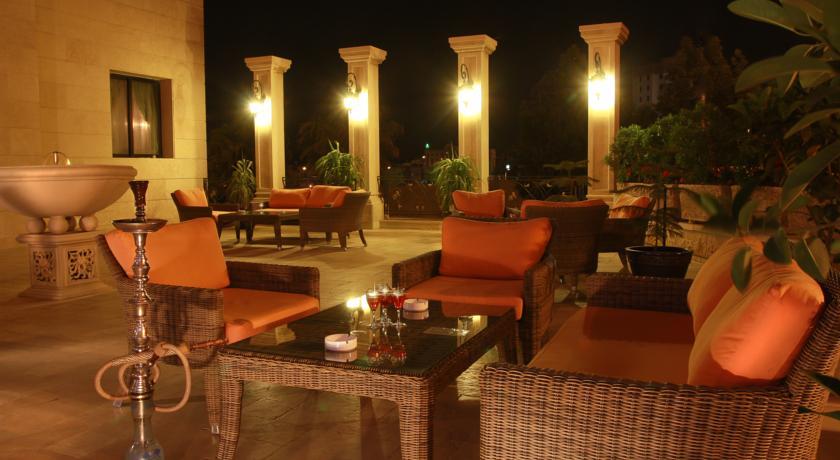 Regency Palace Amman Exteriör bild The Terrace at the Taj Mahal Palace