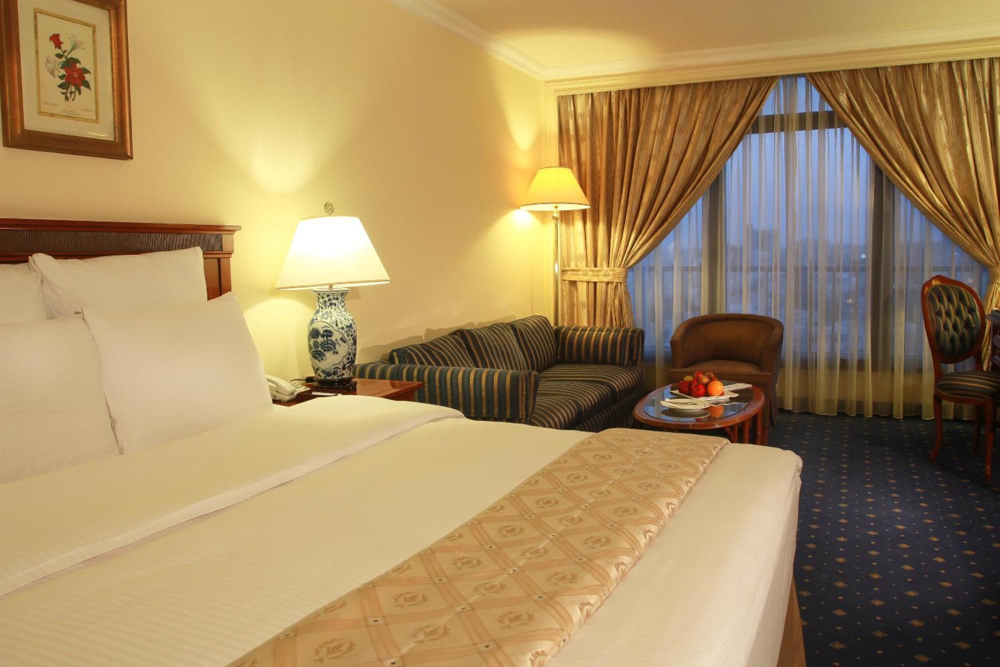 Regency Palace Amman Rum bild A room at the hotel