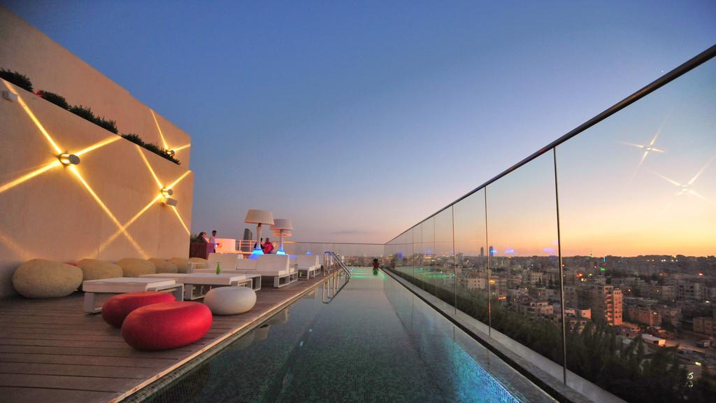 Regency Palace Amman Exteriör bild Skyline rooftop bar