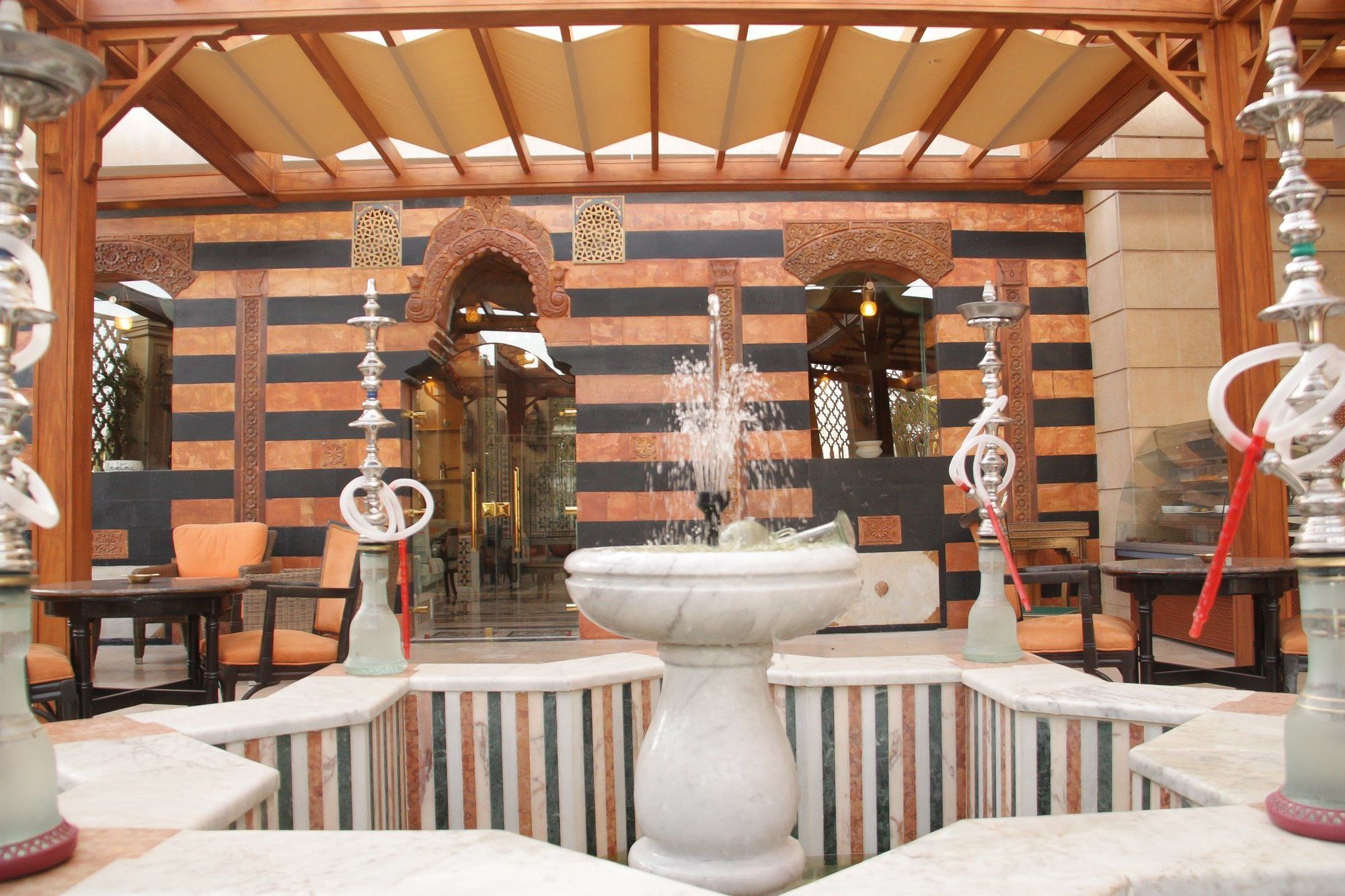 Regency Palace Amman Restaurang bild Fountain at the Turkish bath