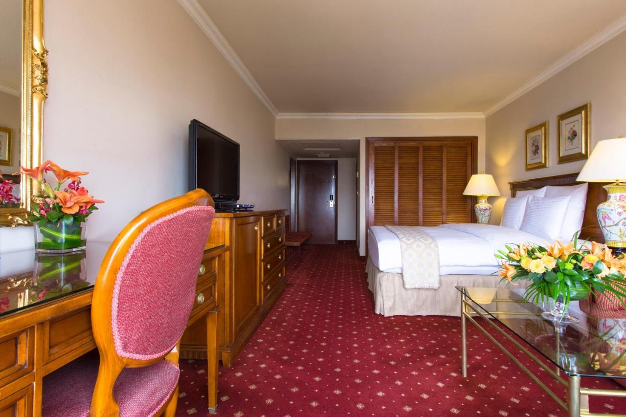 Regency Palace Amman Exteriör bild A room at the hotel
