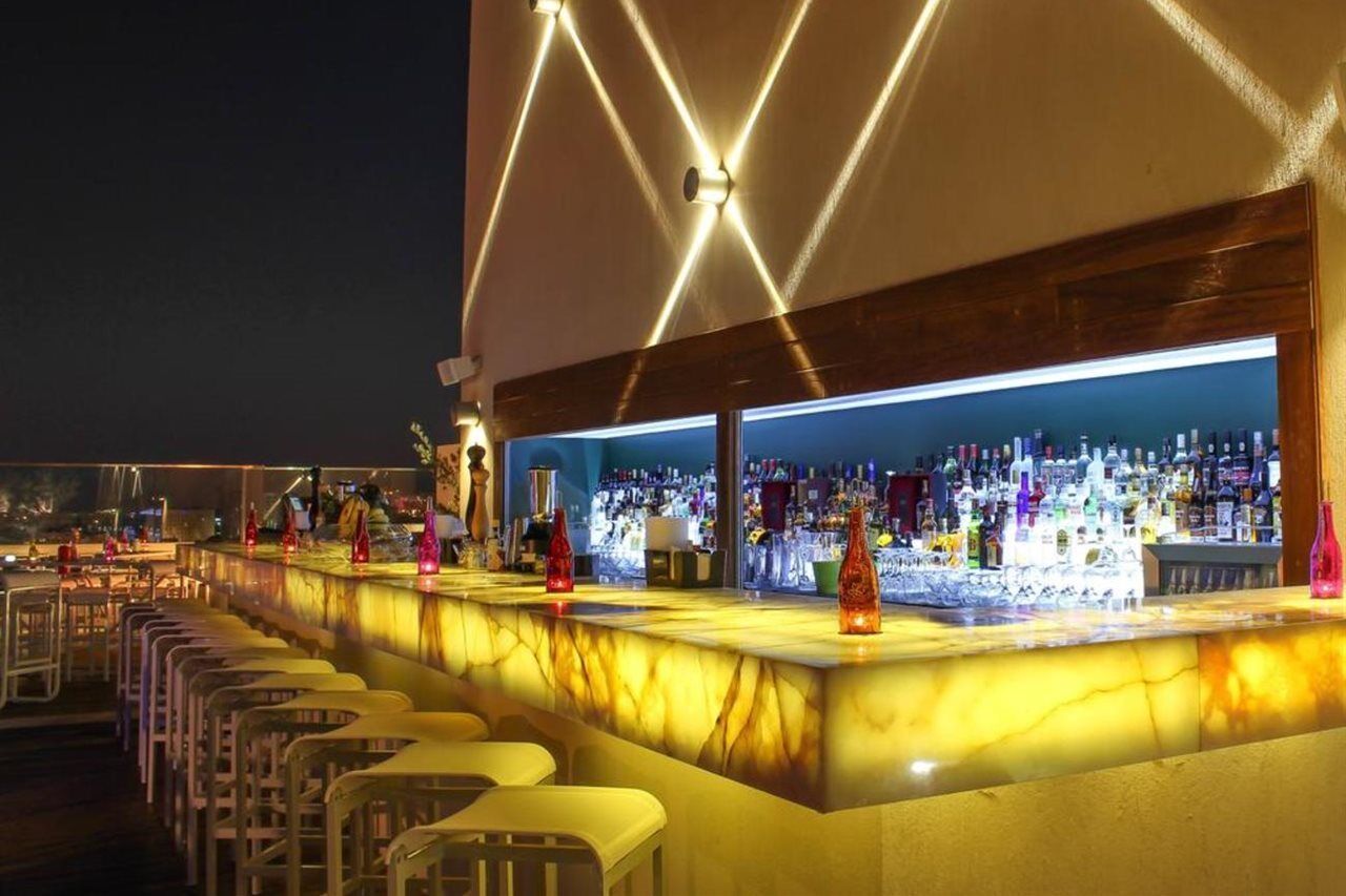Regency Palace Amman Exteriör bild Sky Bar