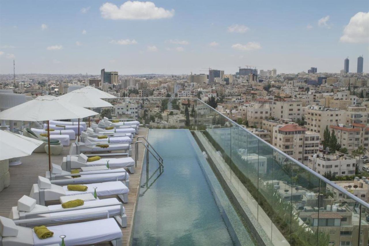 Regency Palace Amman Exteriör bild The pool at the rooftop